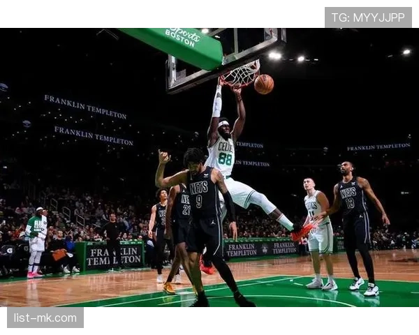 尤因篮下单打效率提升显著 拉开球队内线攻防差距