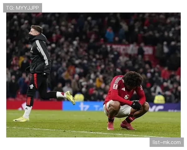 曼联关键比赛抗压能力不足问题显现，对赛季走势形成制约