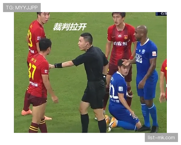 防守犯规判定要点：铲球、拉拽与阻挡的裁判标准